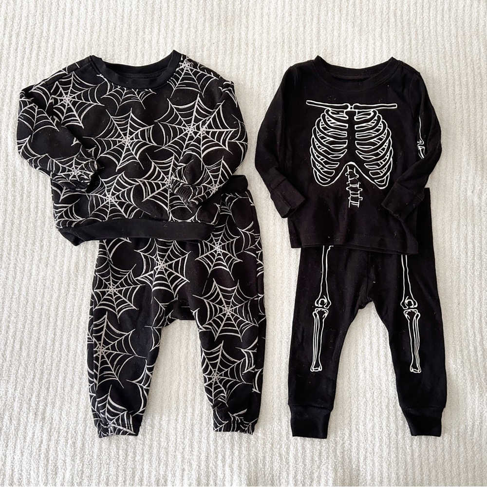 Old Navy Black Spiderweb & Skeleton Matching Pajama Sets 12-18 months